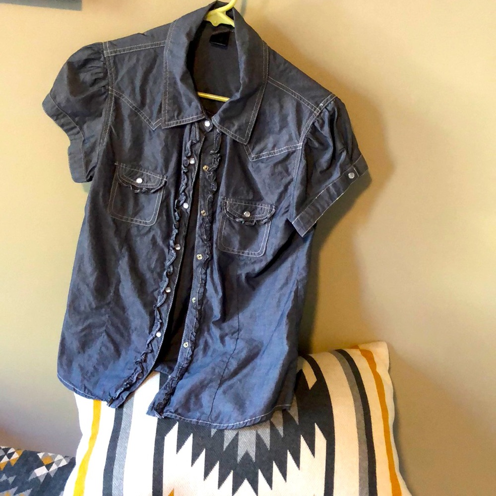 Western jean button up with pearl accents.